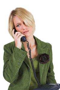concerned_woman_phone